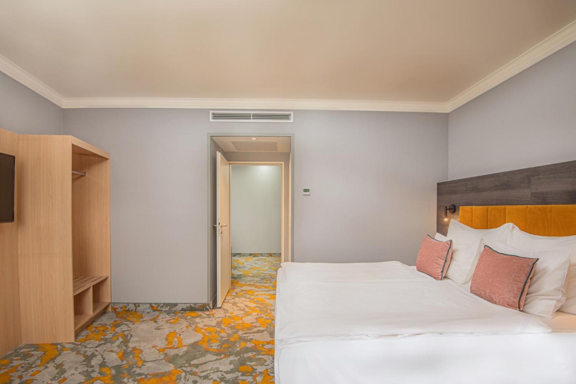 Castrum Hotel Szekesfehervar Exterior photo